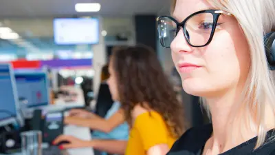 Mitarbeiter von Bosch Service Solutions bei der Arbeit