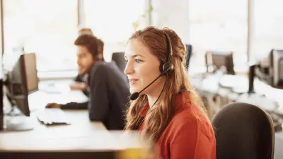 Solution Expert is on the phone with a customer