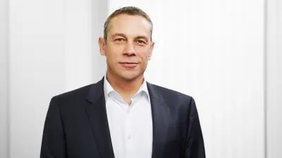 Michael Bär looks into the camera, portrait