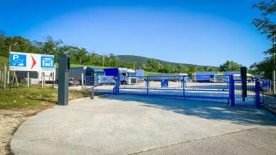 View of the entrance area to the park area